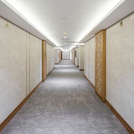 Taiba Suites Madinah Medine Dış mekan fotoğraf A corridor at the hotel