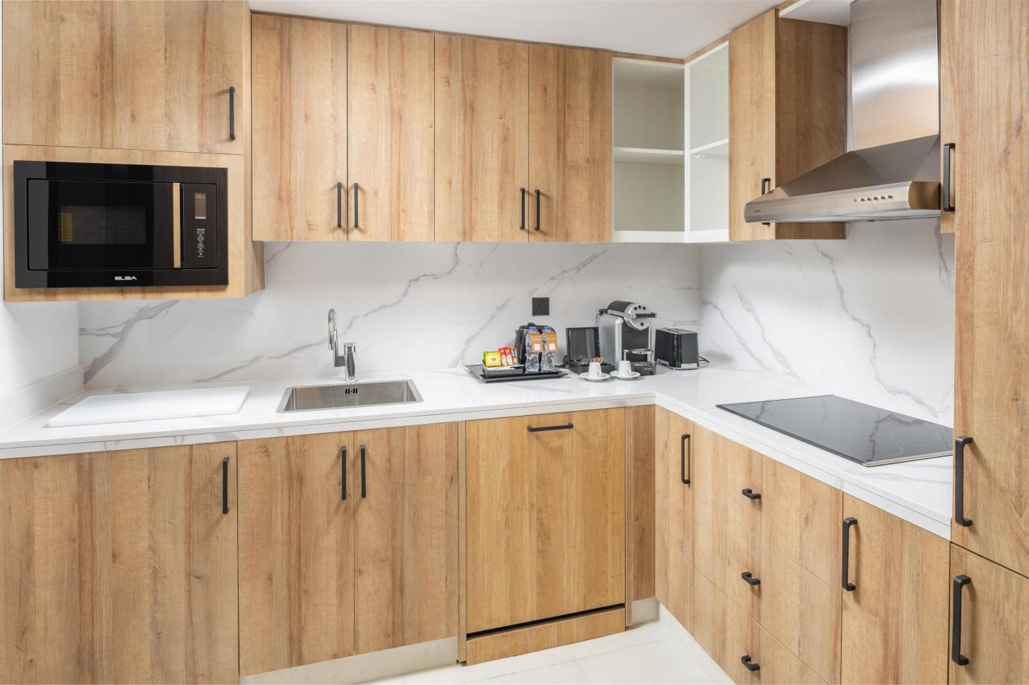 Taiba Suites Madinah Medine Dış mekan fotoğraf A modern kitchen