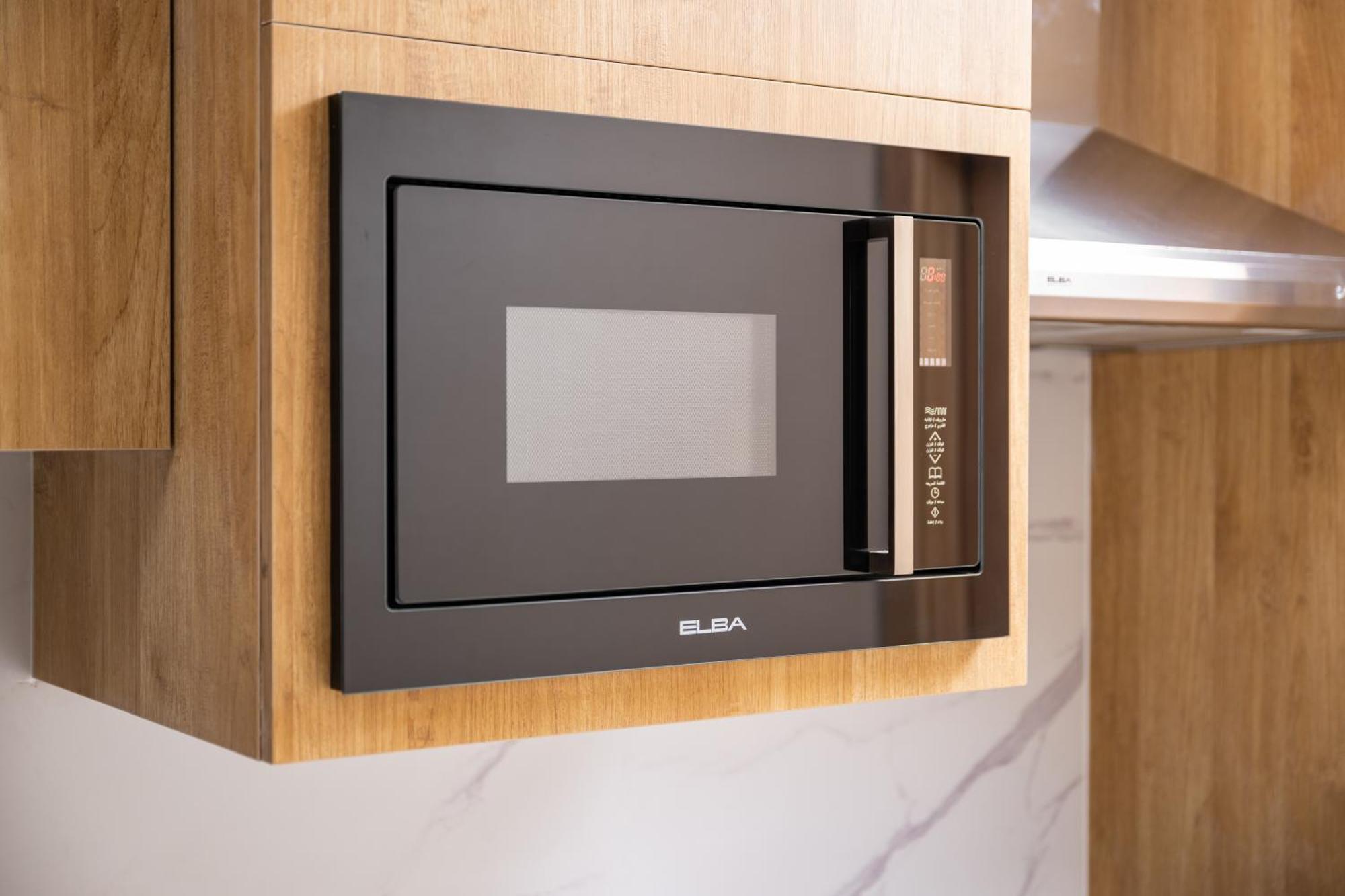 Taiba Suites Madinah Medine Dış mekan fotoğraf Microwaves are a common household appliance.