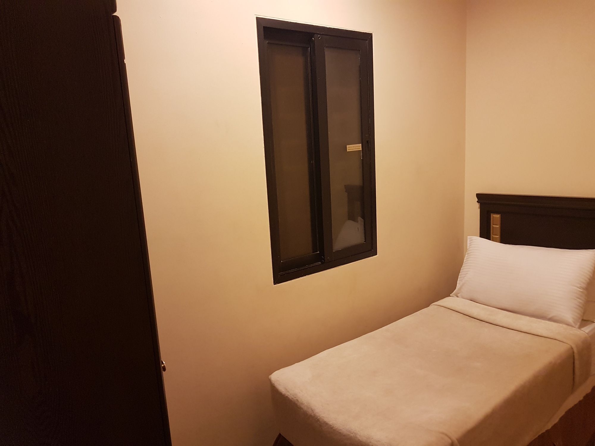 Taiba Suites Madinah Medine Dış mekan fotoğraf A room at the hotel