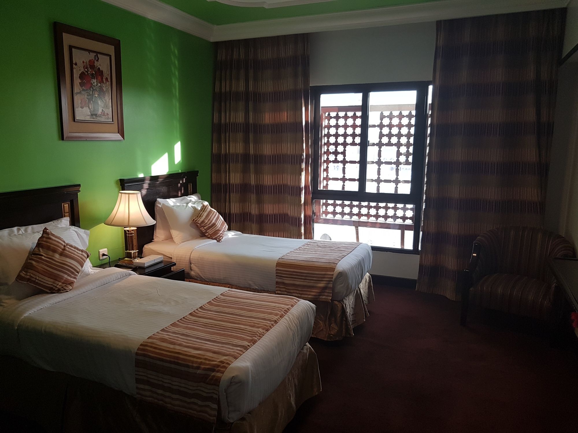 Taiba Suites Madinah Medine Dış mekan fotoğraf A room at the hotel