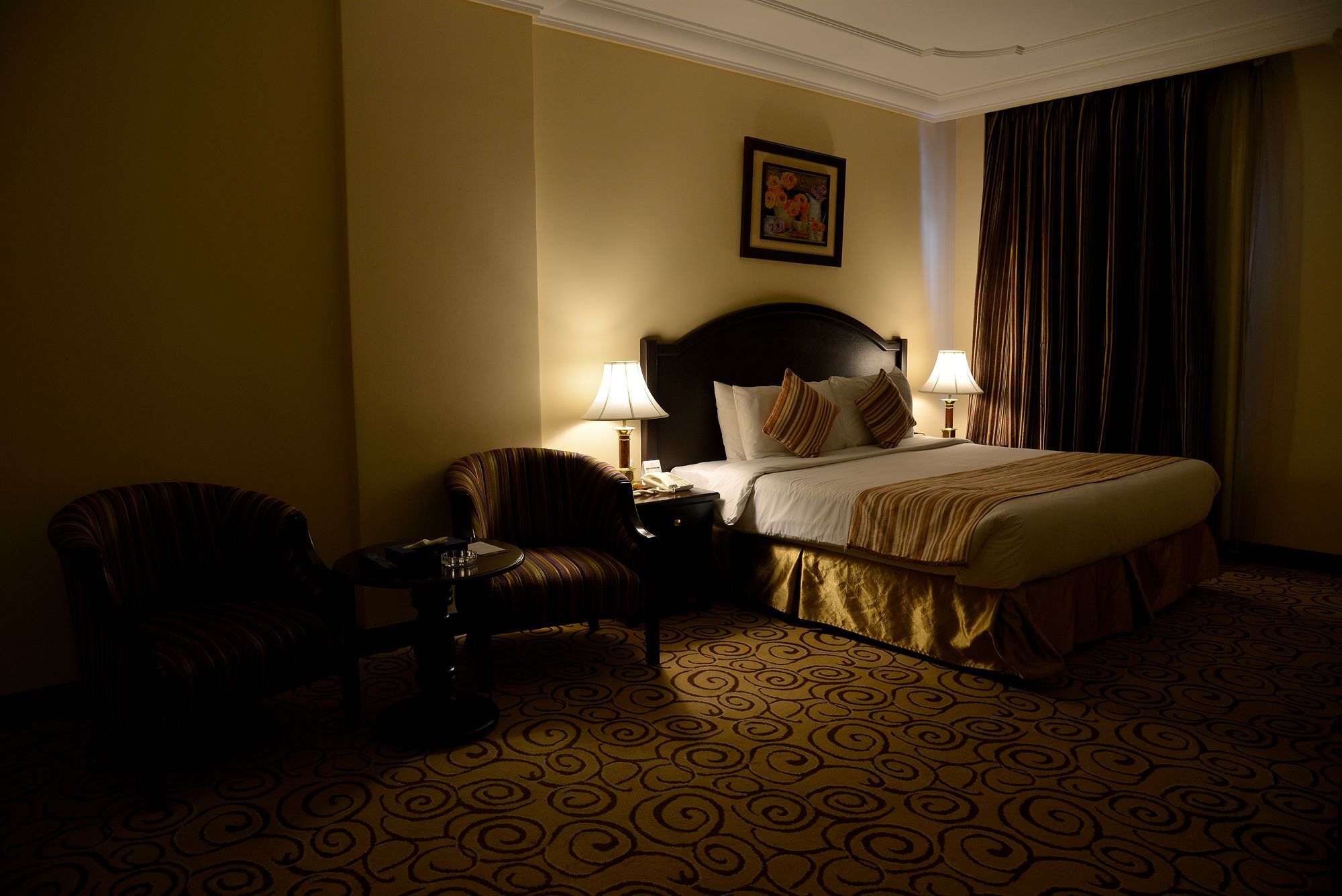 Taiba Suites Madinah Medine Dış mekan fotoğraf A room at the hotel