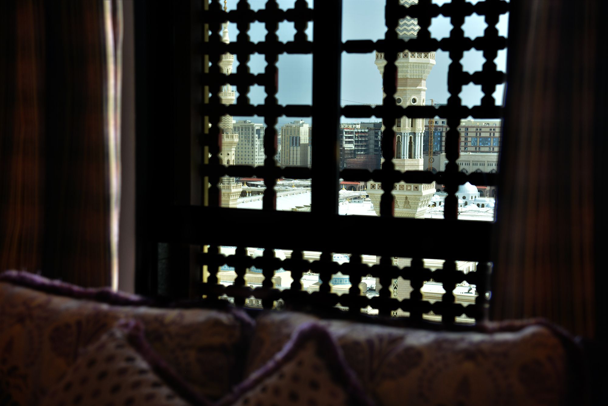 Taiba Suites Madinah Medine Dış mekan fotoğraf View of the Grand Mosque from the hotel